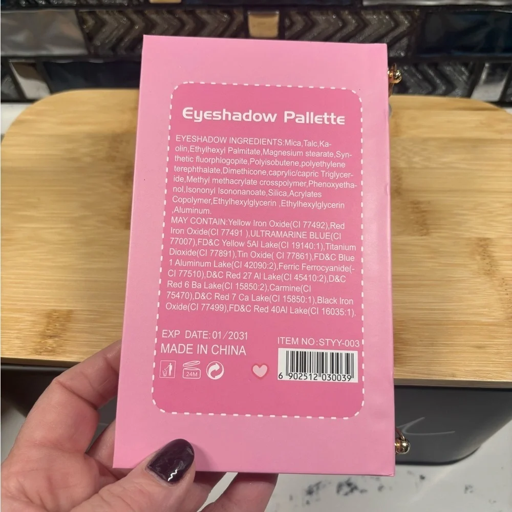 Charming Snoopy Pink and Blue Eyeshadow Palette